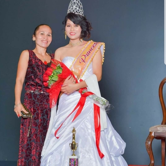 Meet your Posher, Mercy - Picture 9 of 10